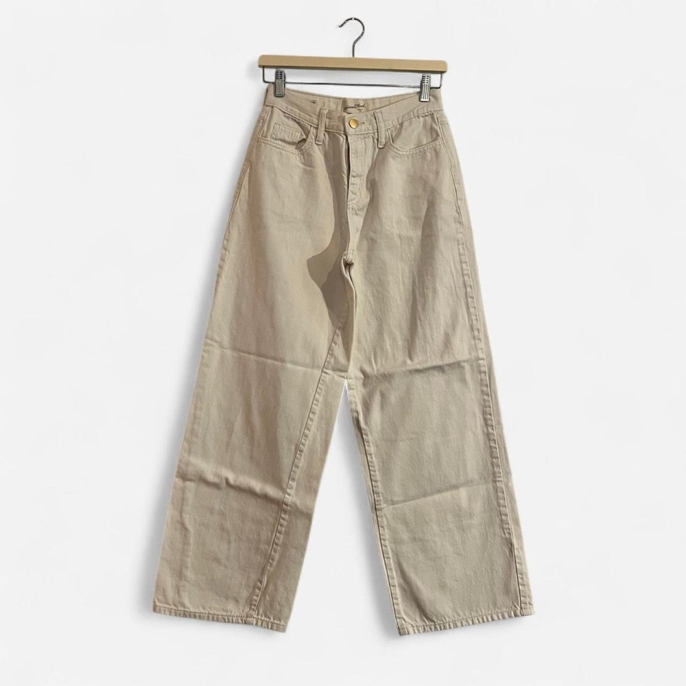 Universal Thread Relaxed Wide Leg Jean in off-white